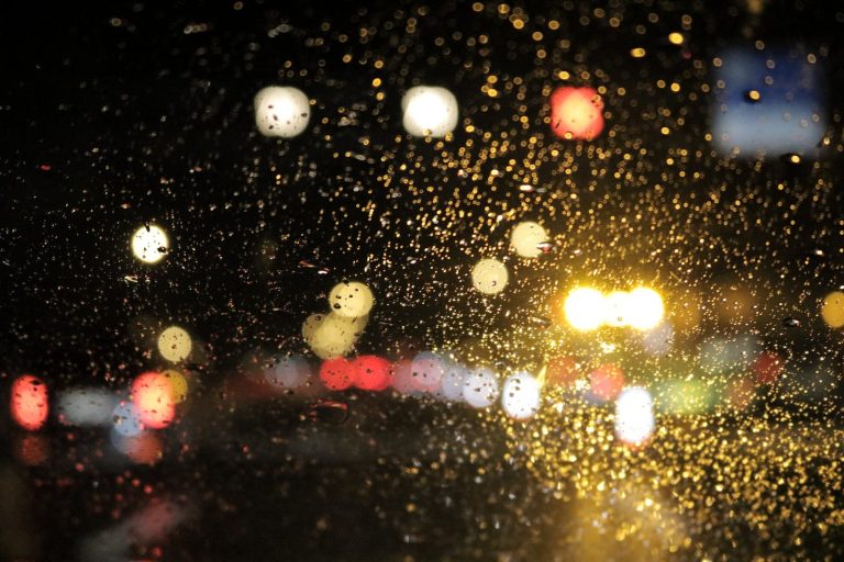 Selective Focus Photography of Water Drops on Glass